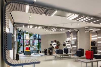 用日本和纸做展示柜，这间店简直是奢侈品店中的“清流”